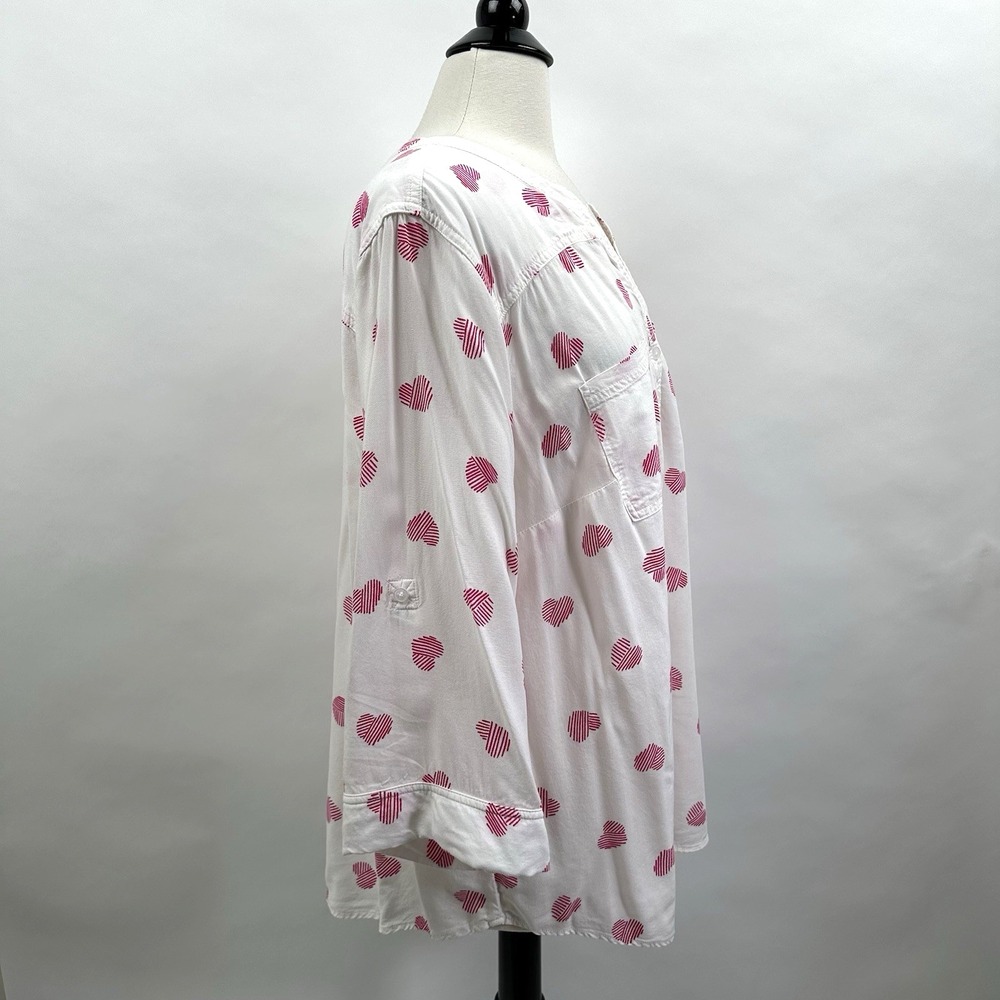 Torrid Harper Challis Blouse 3X 22/24 Hatch Hearts Cloud Dancer Roll Tab Top - Picture 10 of 14
